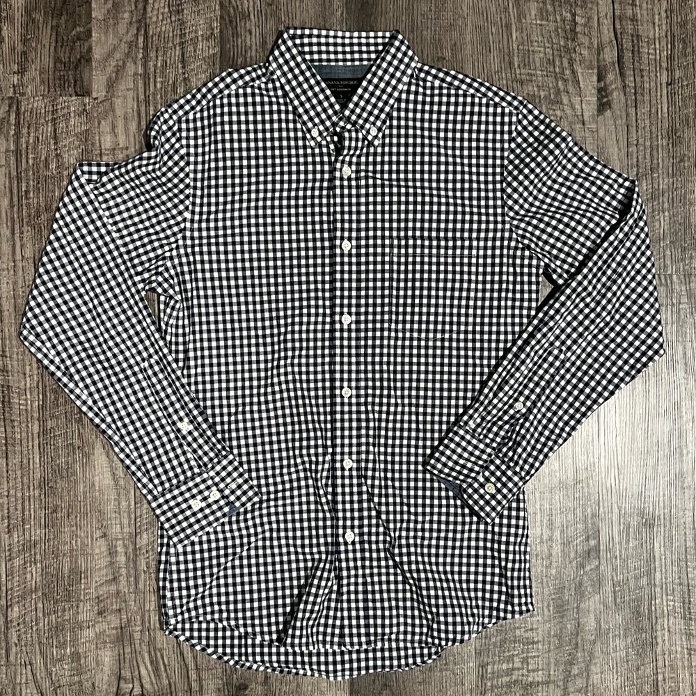 Banana Republic Men’s Button Up Shirt (Size M)